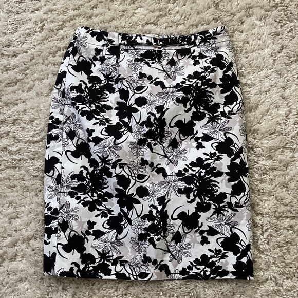 Floral skirt - Picture 1 of 4
